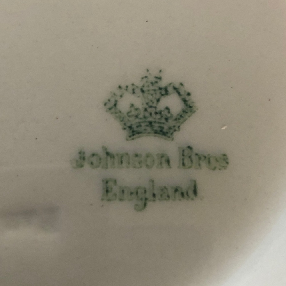 Antique Serving Dish with Lid. Like New. Johnson Brothers. - Picture 7 of 10